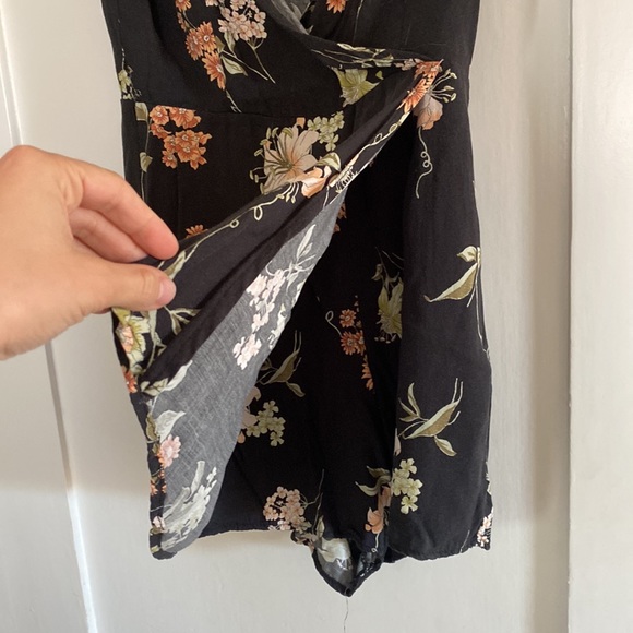 Brandy Melville rare floral romper - Picture 4 of 5
